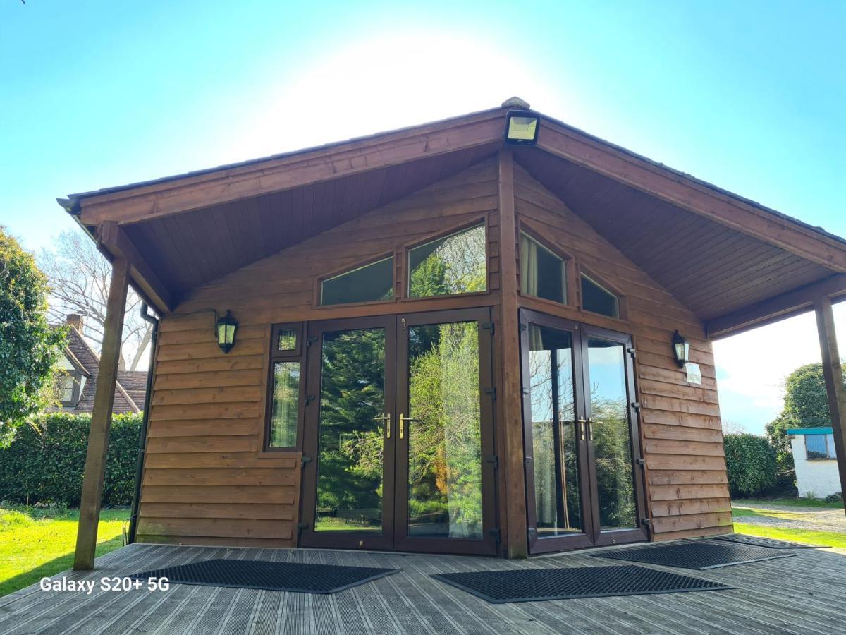 The Reading Whole Chalet With Lake And Two Acre Gardens Exteriér fotografie